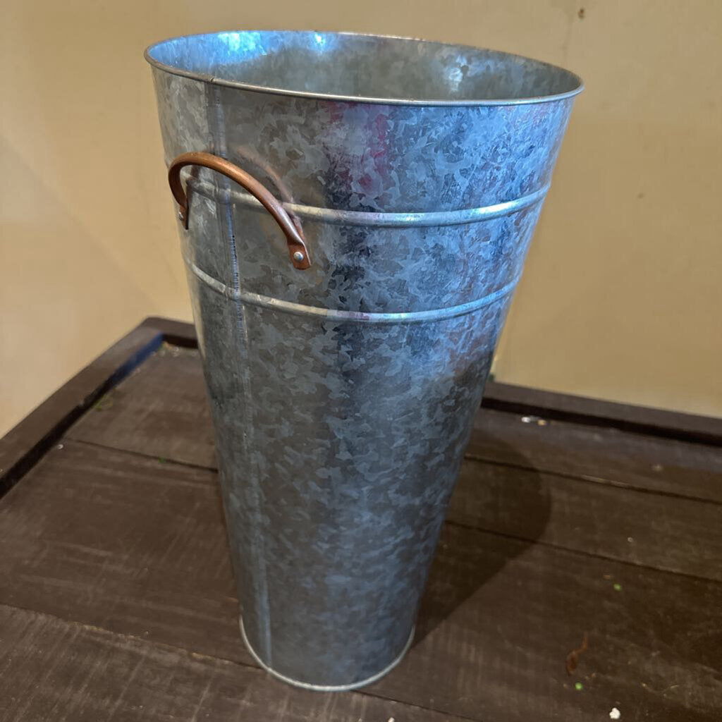 GALVANIZED FRENCH BUCKET
