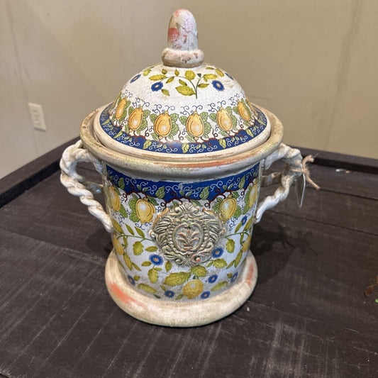 DECORATIVE CONCRETE CONTAINER WITH LID