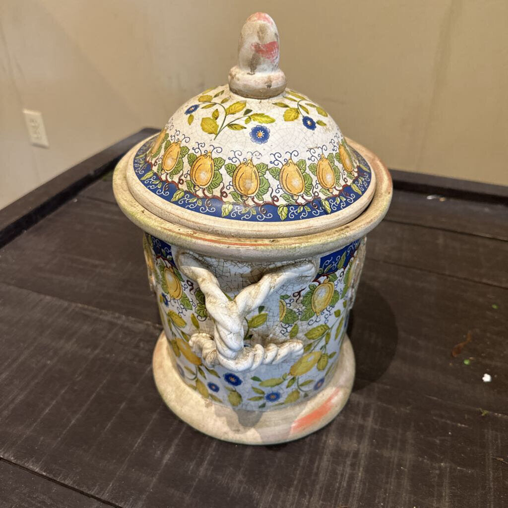 DECORATIVE CONCRETE CONTAINER WITH LID