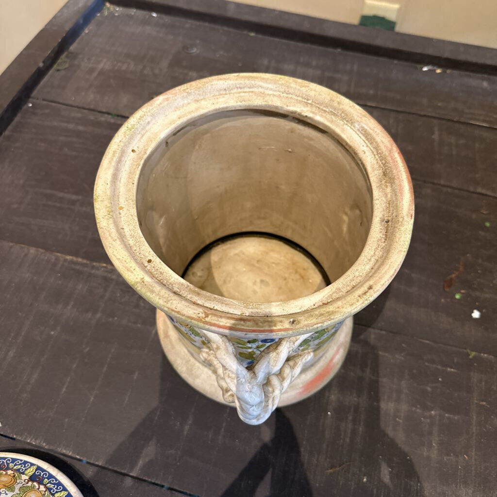 DECORATIVE CONCRETE CONTAINER WITH LID