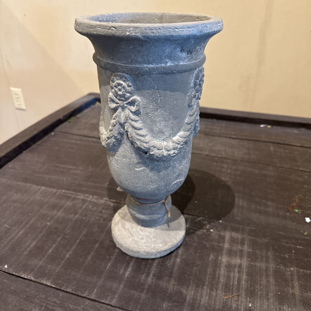 CONCRETE URN