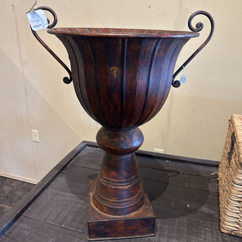 METAL URN