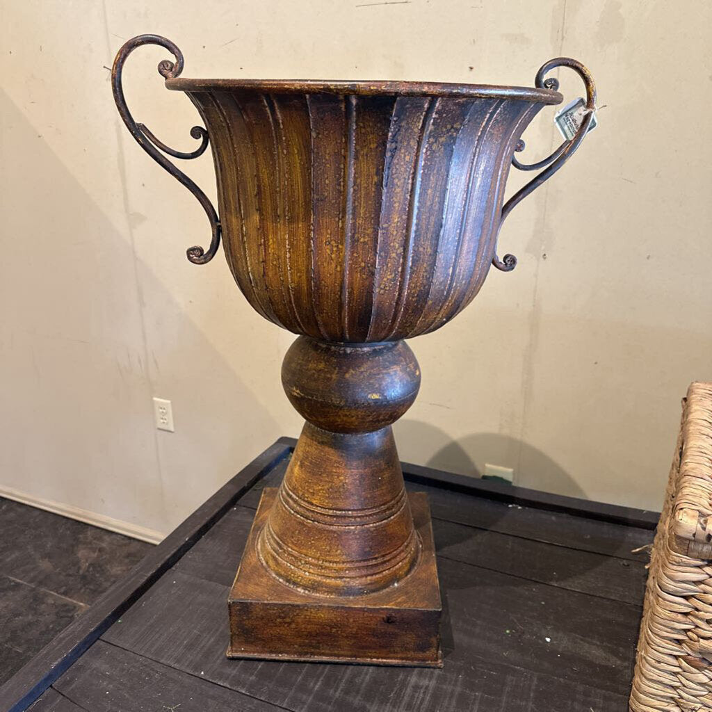 METAL URN