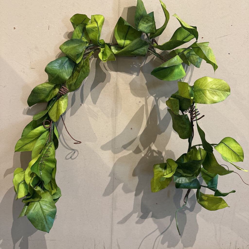 FAUX GRAPEVINE SWAG
