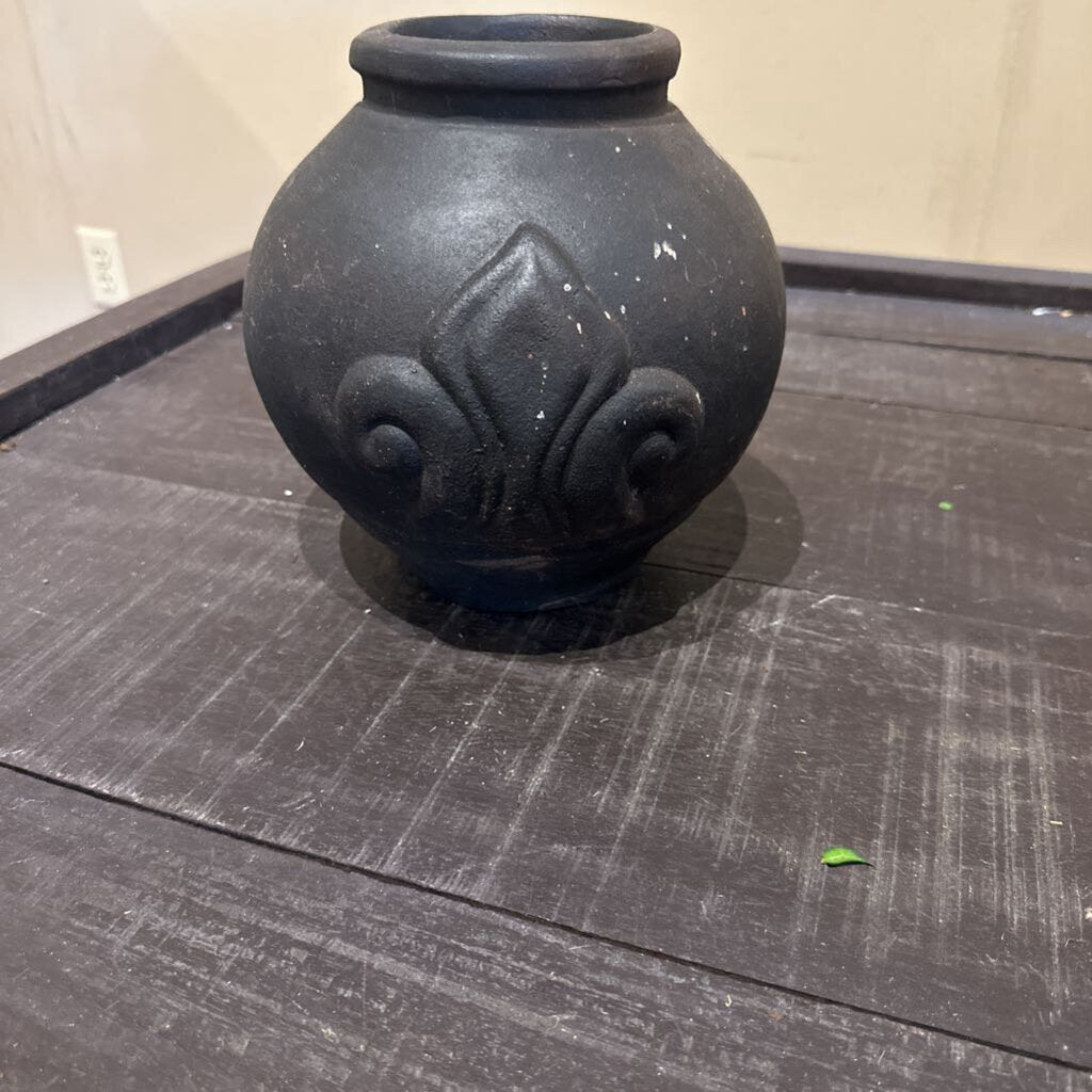 DECORATIVE POT