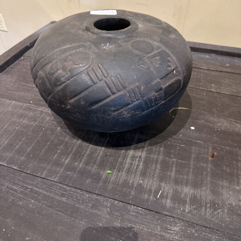 DECORATIVE POT