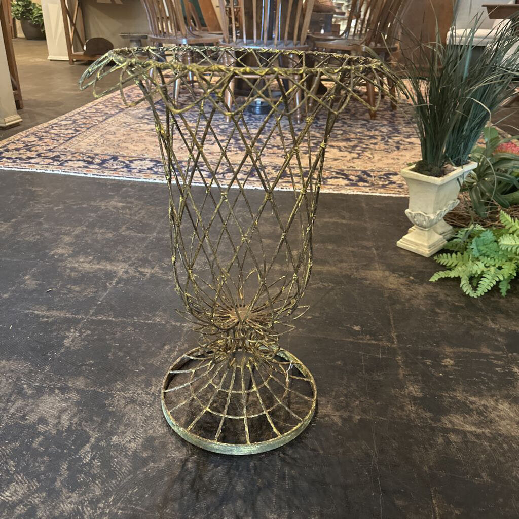 WIRE PLANT HOLDER