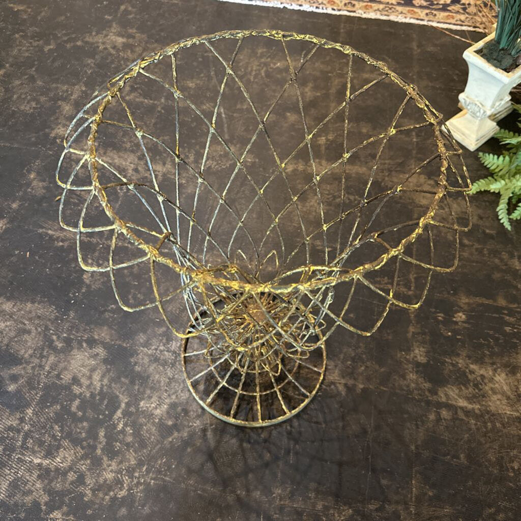 WIRE PLANT HOLDER