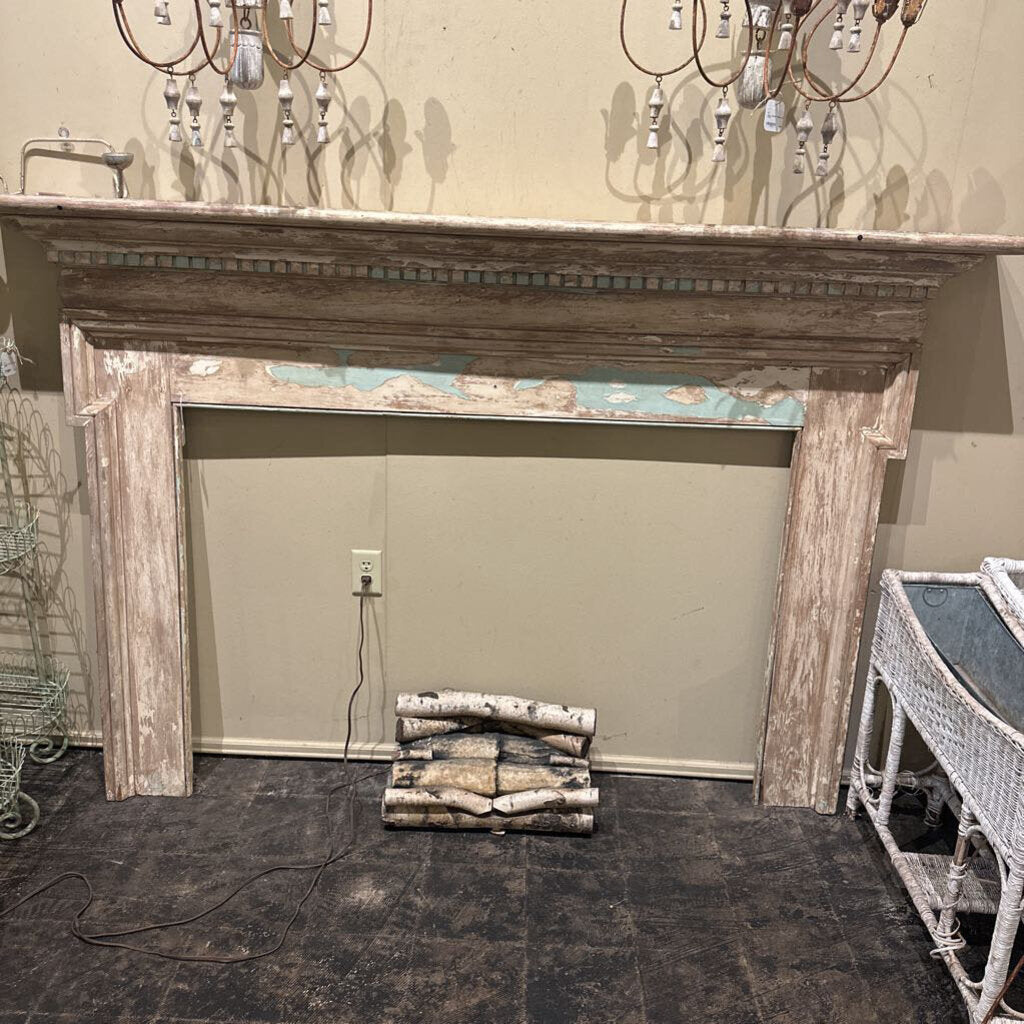 MANTLE WITH DENTAL MOLDING