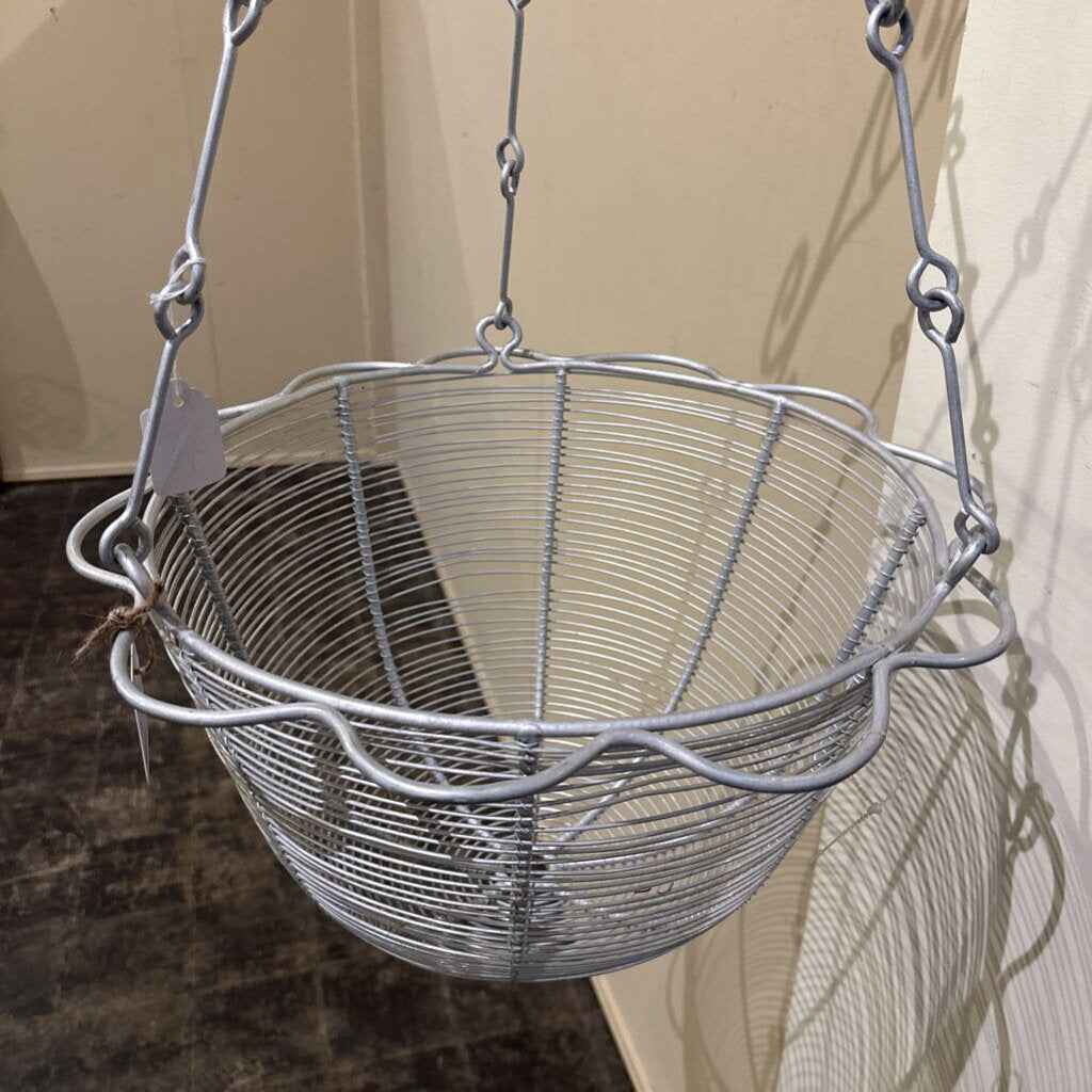 HANGING WIRE PLANTER