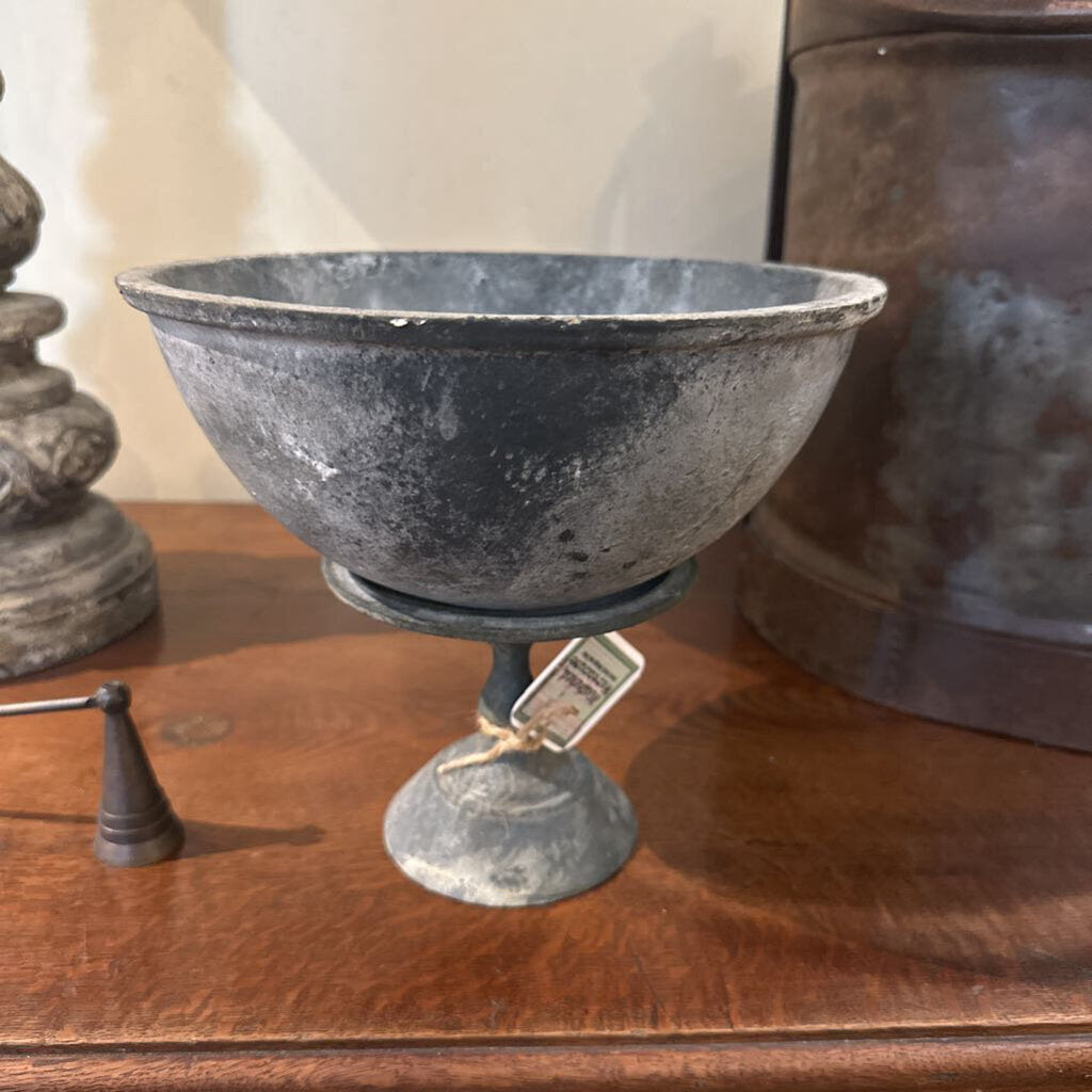 CONCRETE BOWL AND STAND