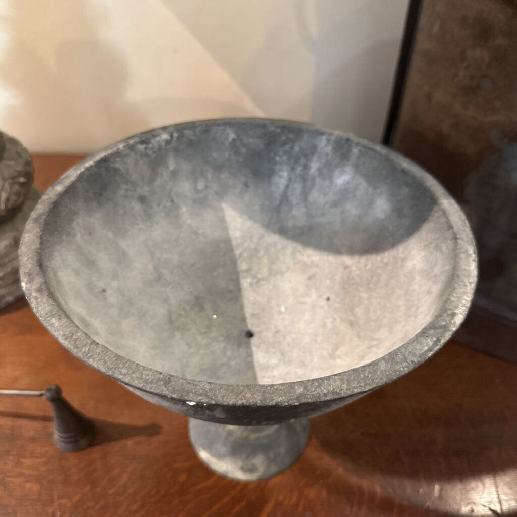 CONCRETE BOWL AND STAND