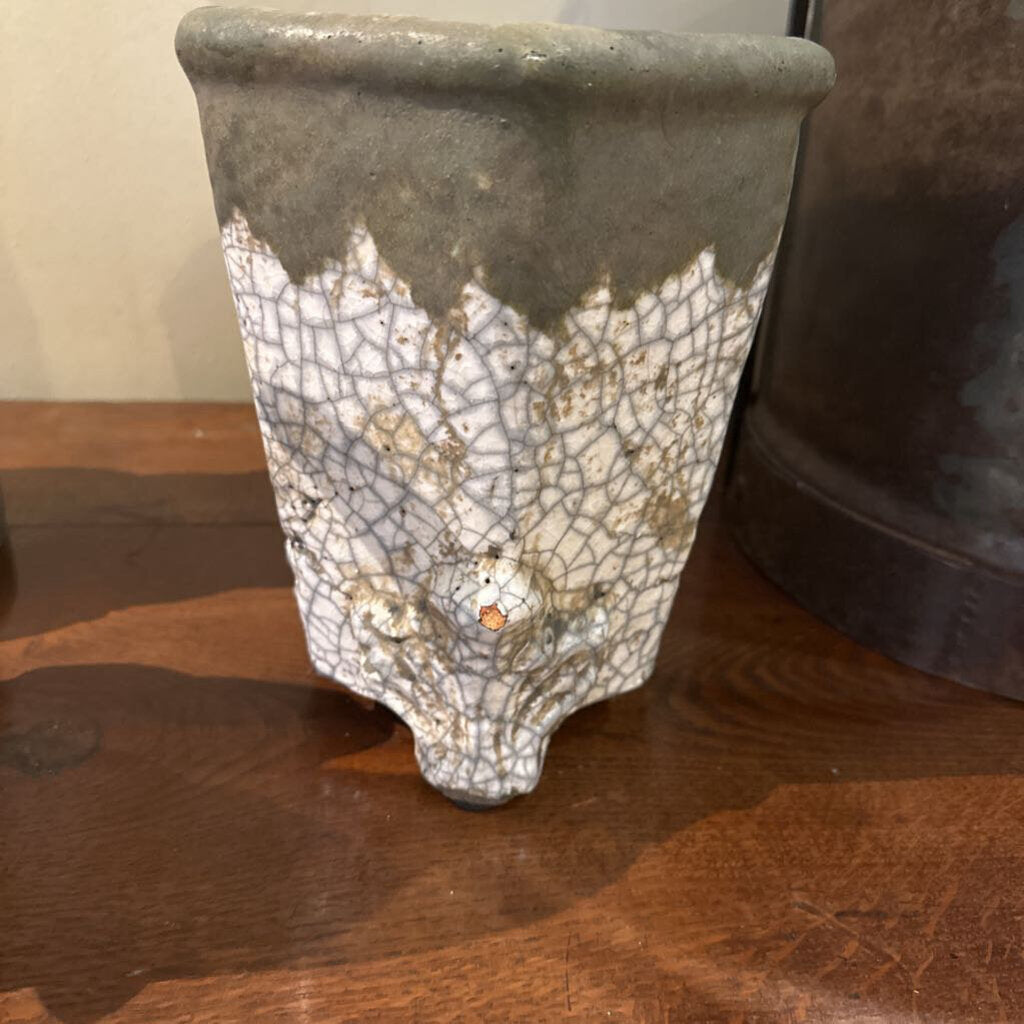 CONCRETE PLANTER WITH CRACKLE FINISH