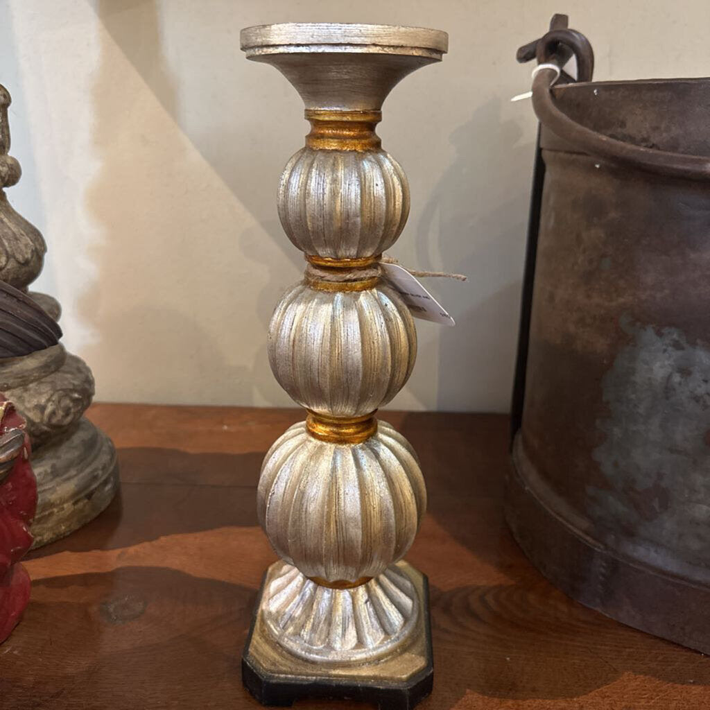 PILLAR HOLDER