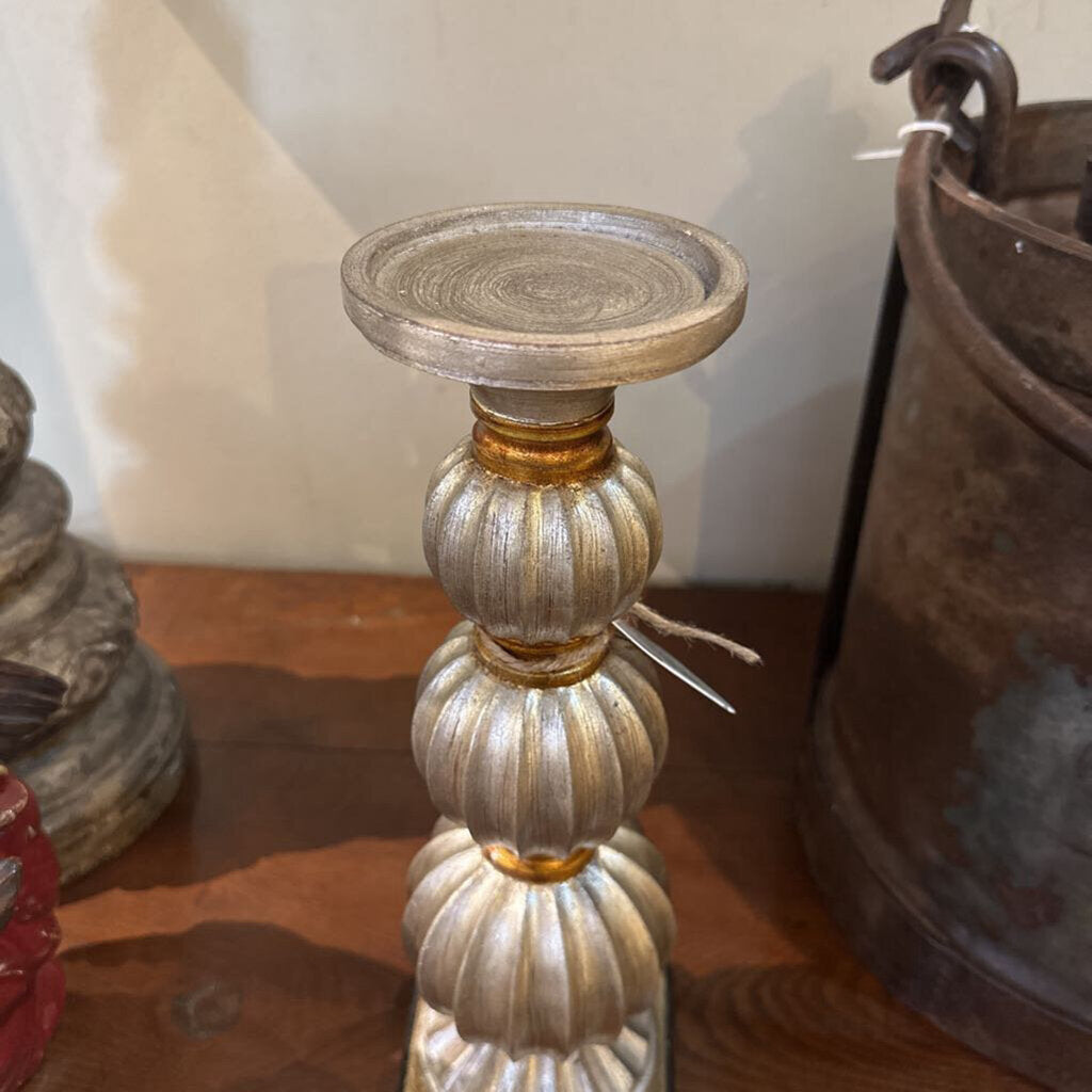 PILLAR HOLDER