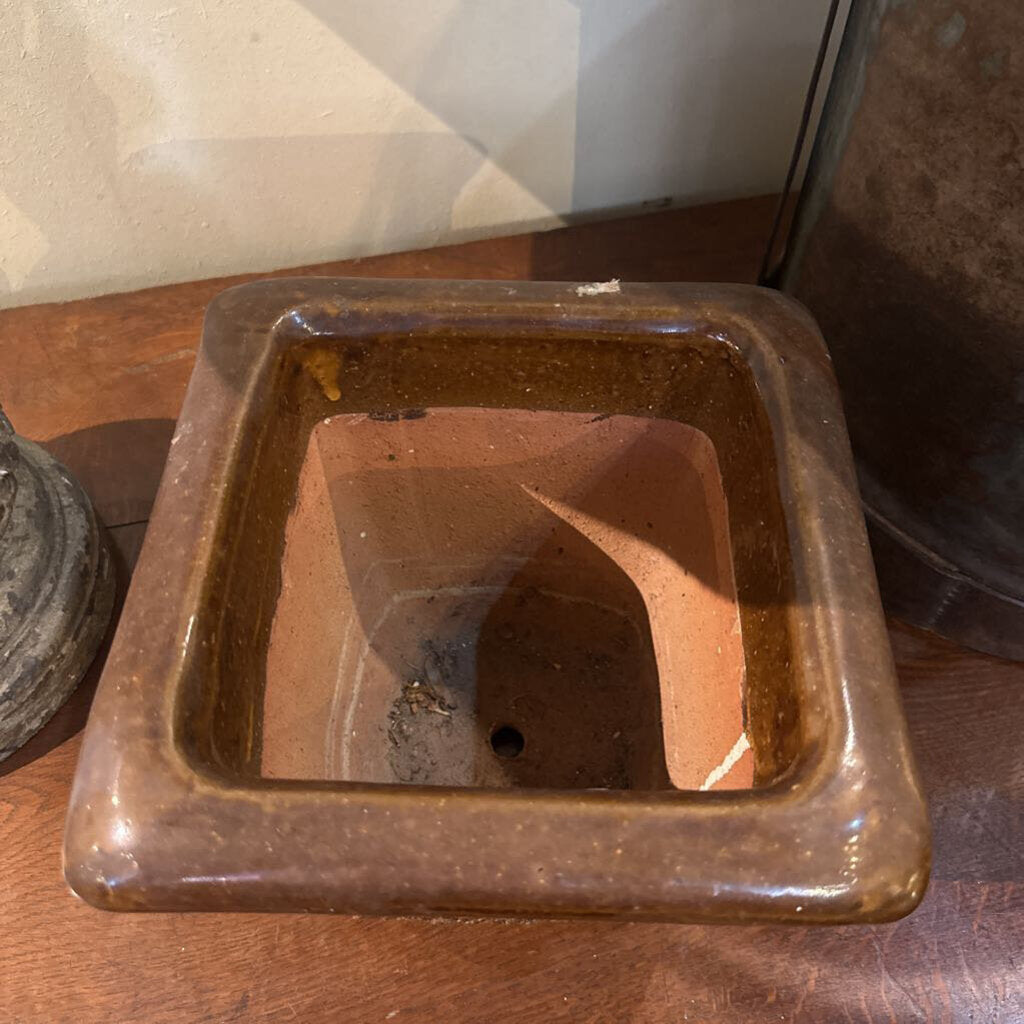 TERRA COTTA PLANTER