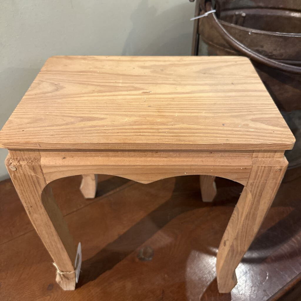 TABLE SHAPED STAND