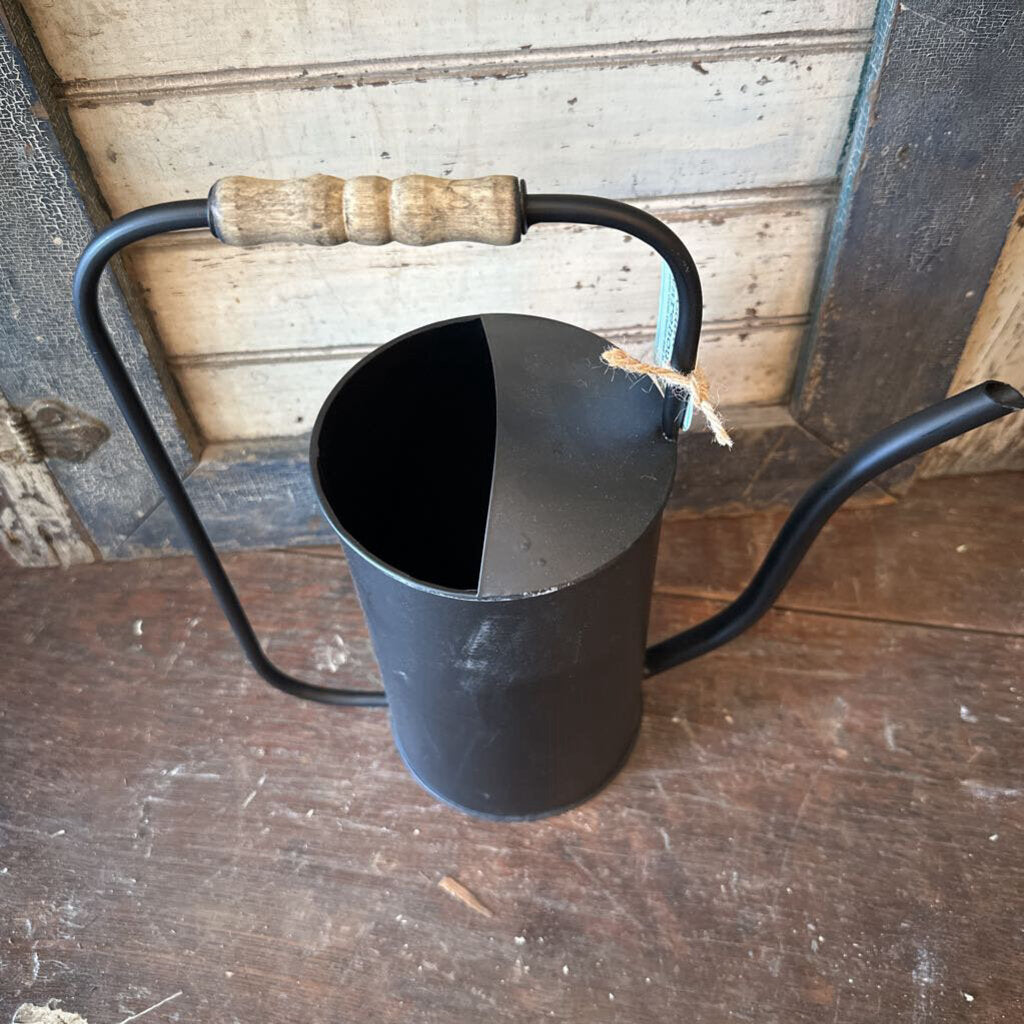 WATERING CAN WITH WOODEN HANDLE