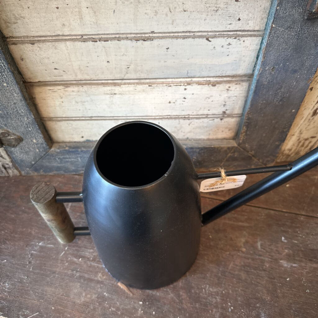 WATERING CAN WITH WOODEN HANDLE