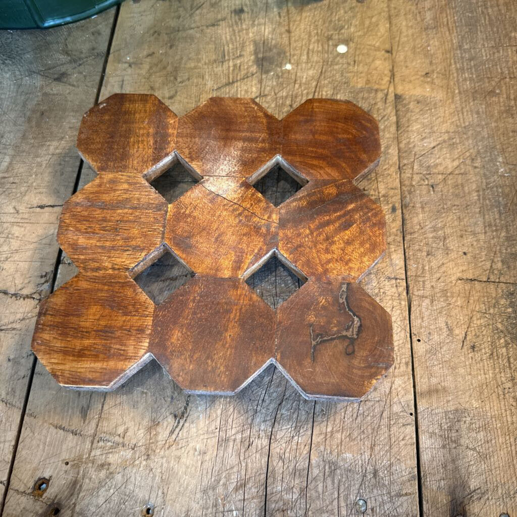 OCTOGAN SHAPED TRIVET