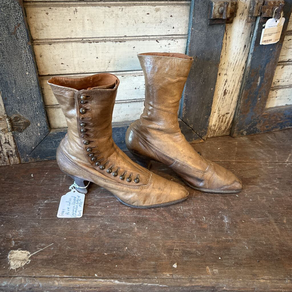 EARLY 1900'S LADIES BUTTON UP BOOTS