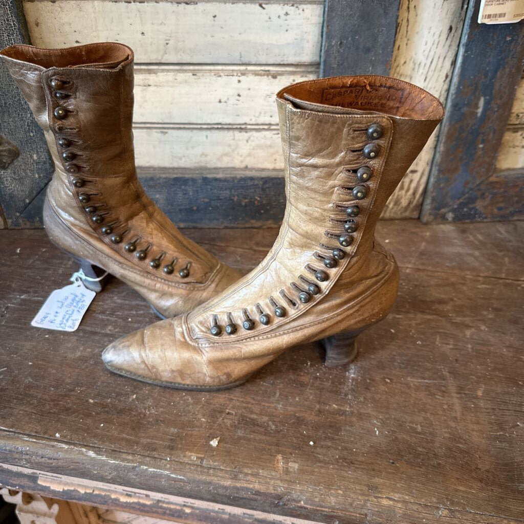 EARLY 1900'S LADIES BUTTON UP BOOTS