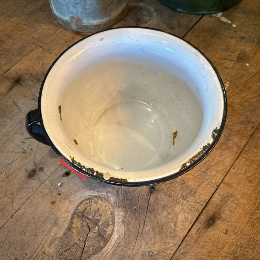ENAMEL CHAMBER POT