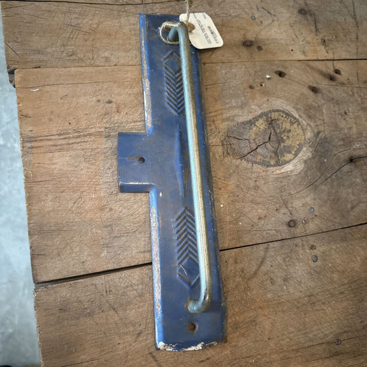 COLONIAL BREAD METAL DOOR PULL