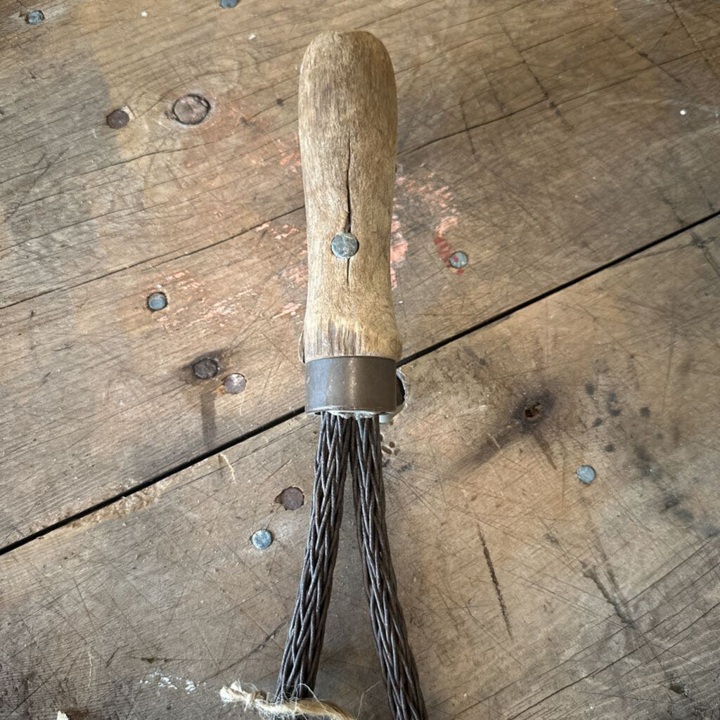 METAL RUG BEATER