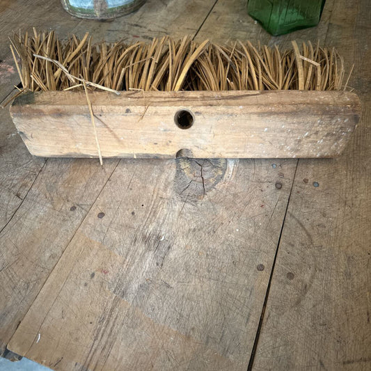 BROOM HEAD