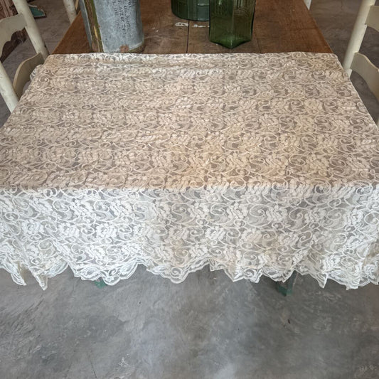 LACE TABLECLOTH