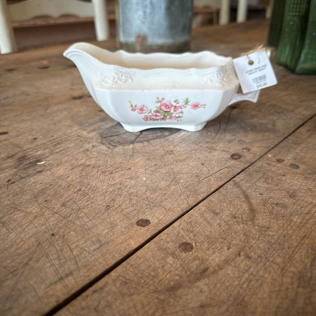 ROSE GARLAND GRAVY BOAT