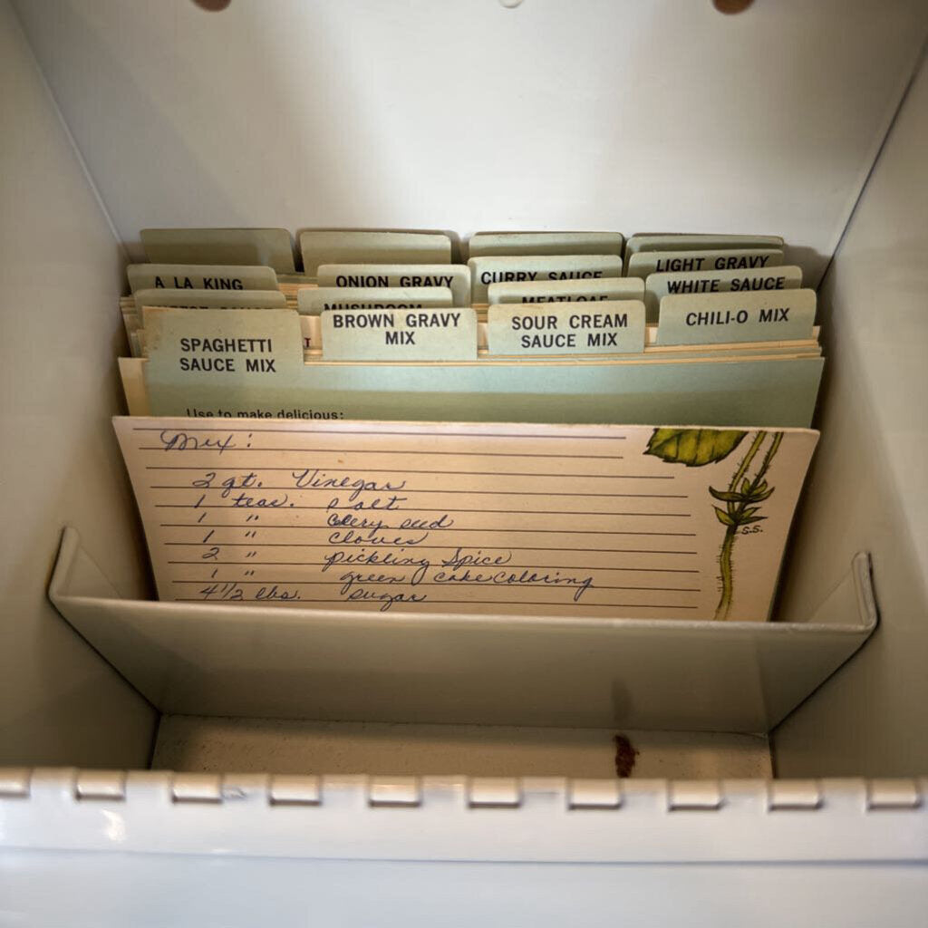 METAL RECIPE BOX WITH RECIPE CARDS
