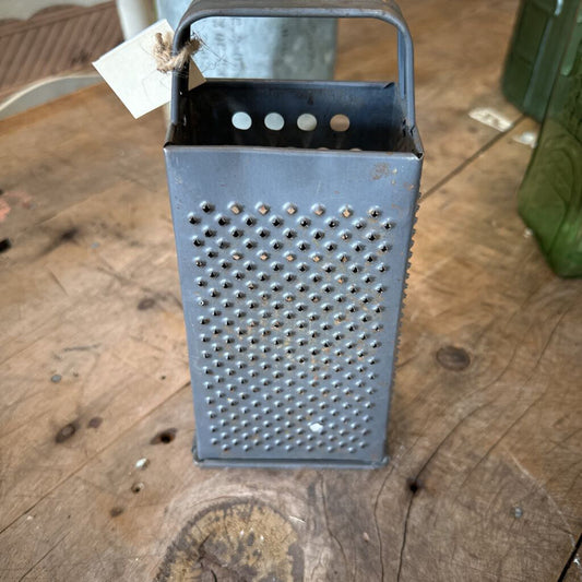 KITCHEN GRATER