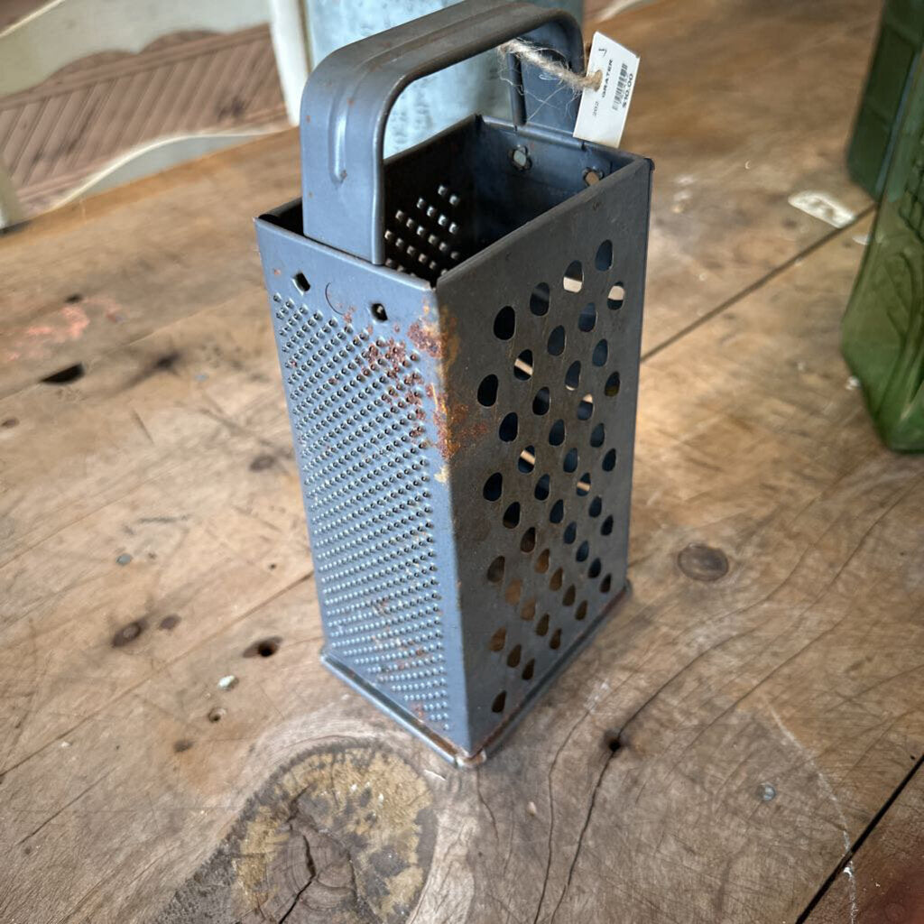 KITCHEN GRATER