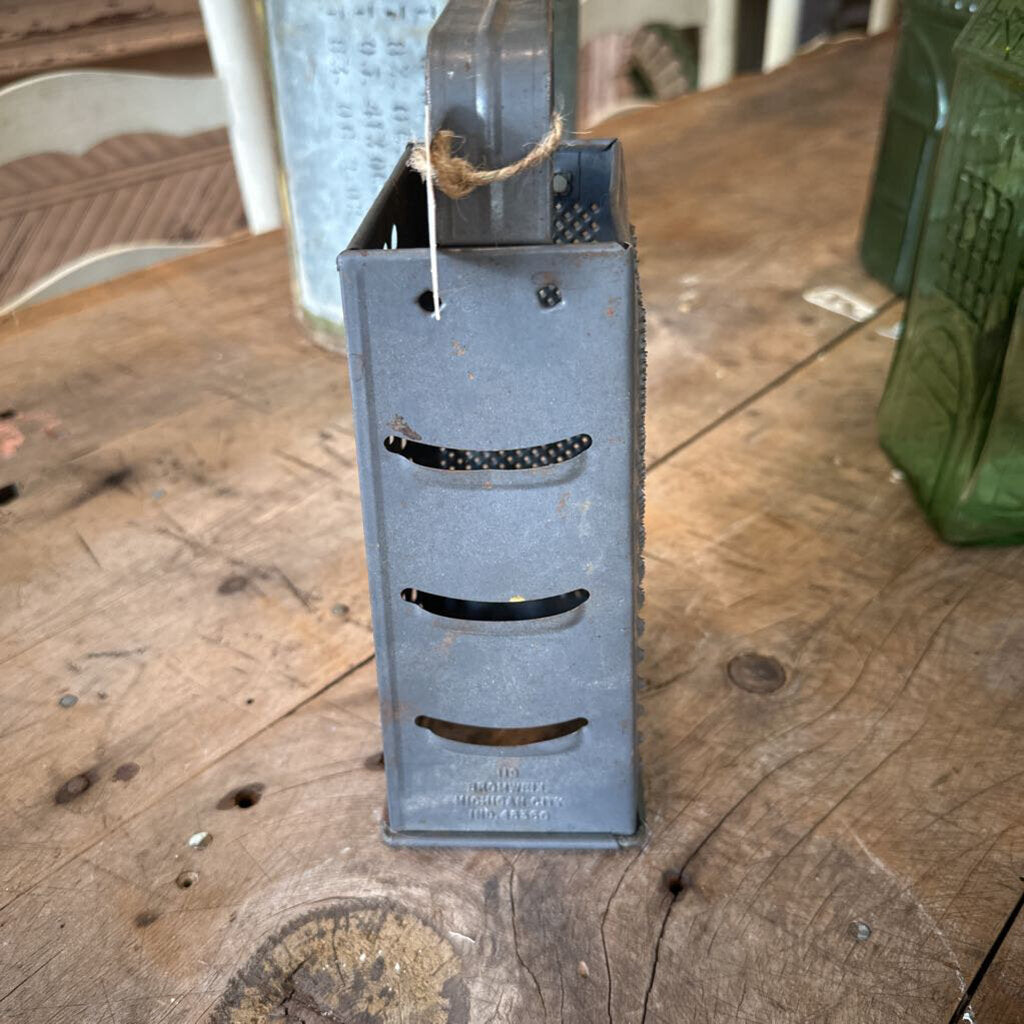 KITCHEN GRATER