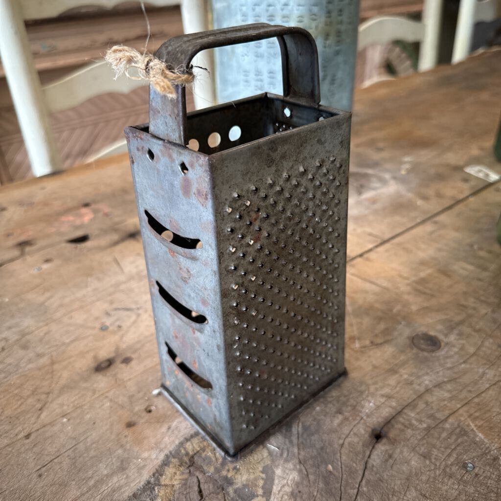 KITCHEN GRATER