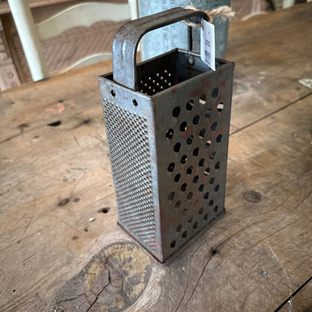 KITCHEN GRATER