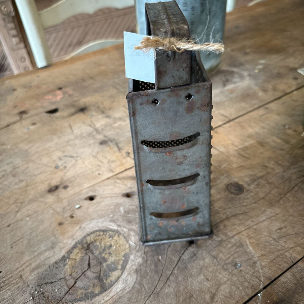 KITCHEN GRATER