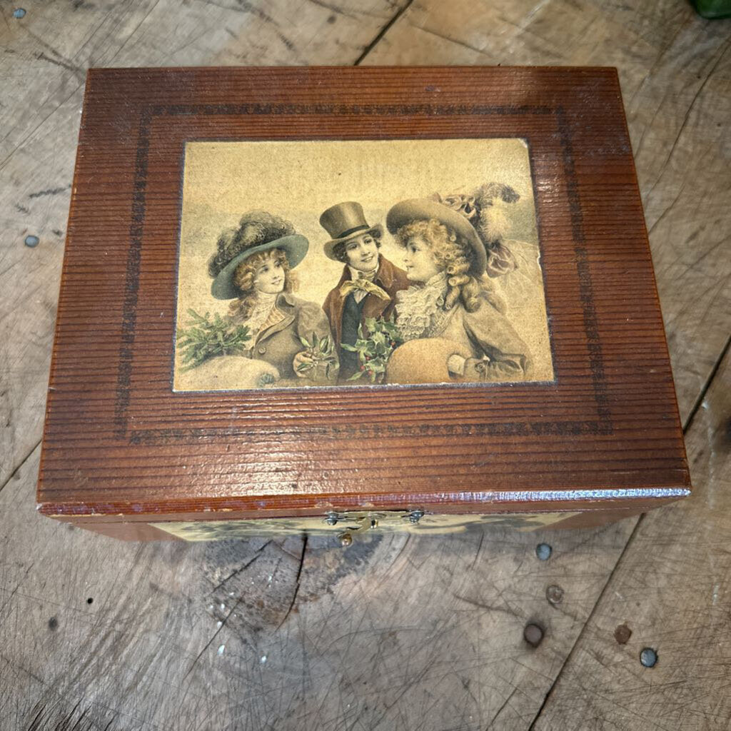 CEDAR BOX WITH VINTAGE PICTURES