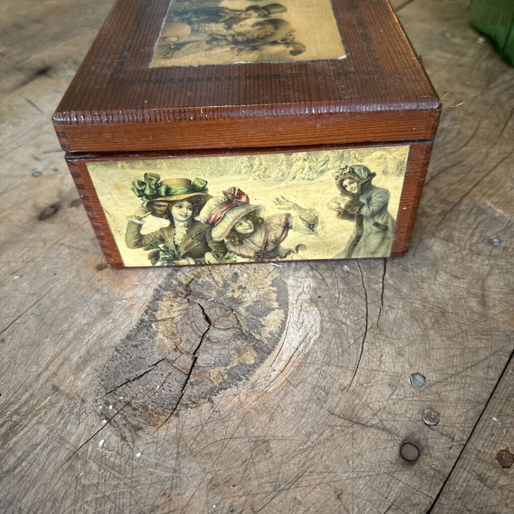 CEDAR BOX WITH VINTAGE PICTURES