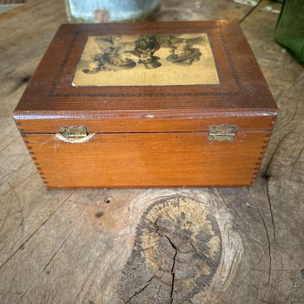 CEDAR BOX WITH VINTAGE PICTURES