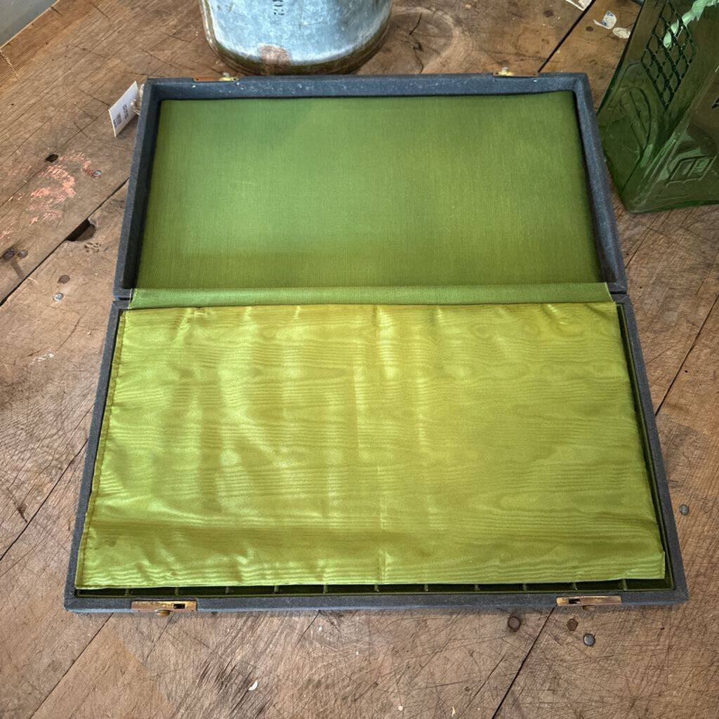 RING DISPLAY CASE