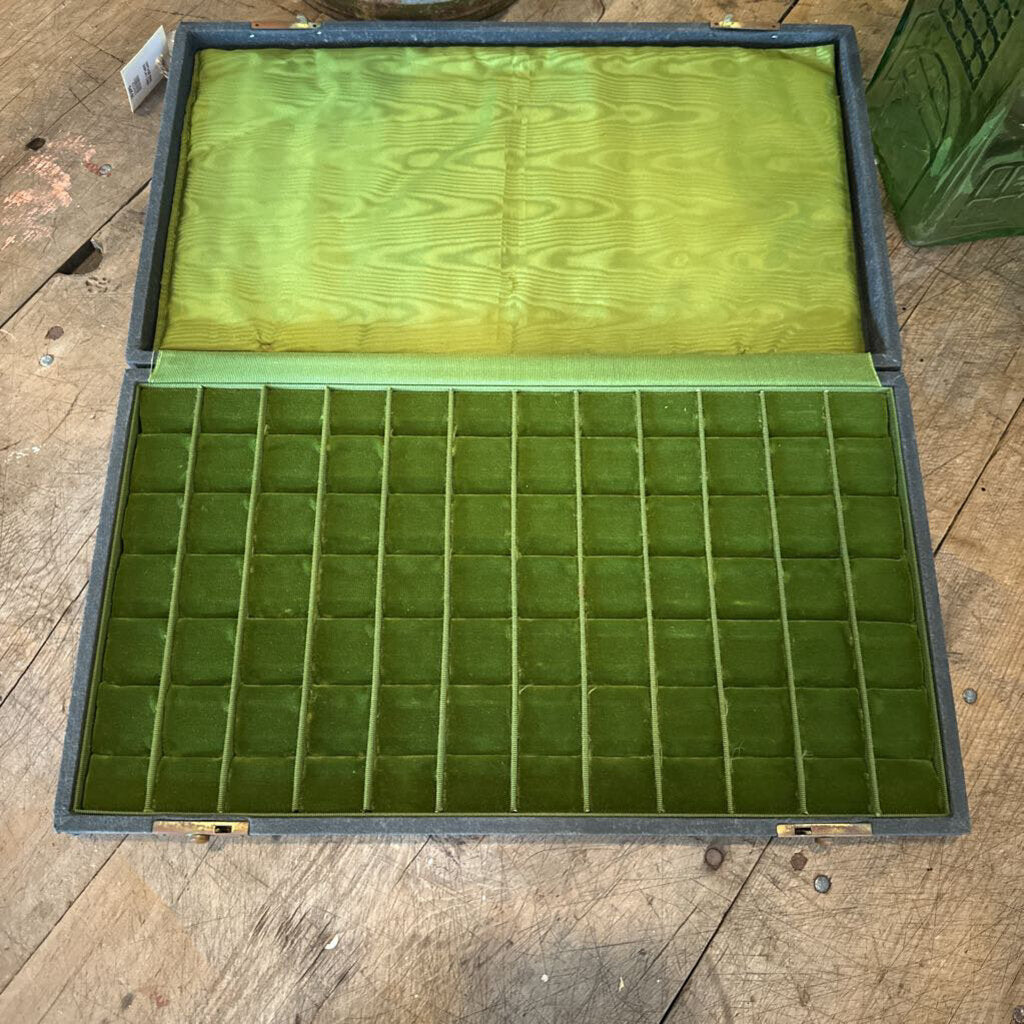 RING DISPLAY CASE