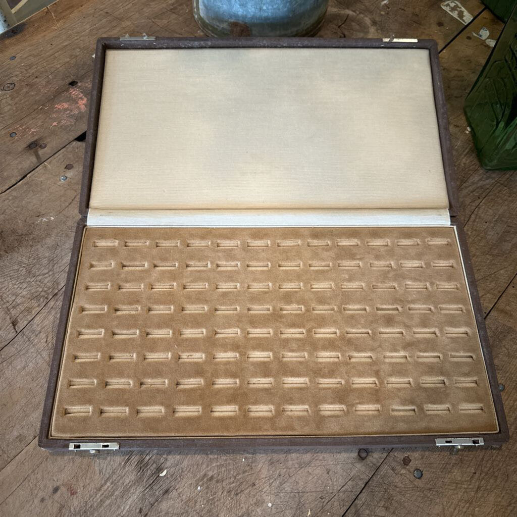 RING DISPLAY CASE