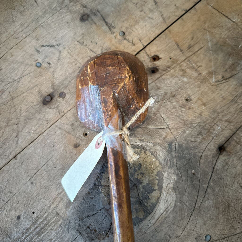 PRIMITIVE WOODEN GRAIN SCOOP