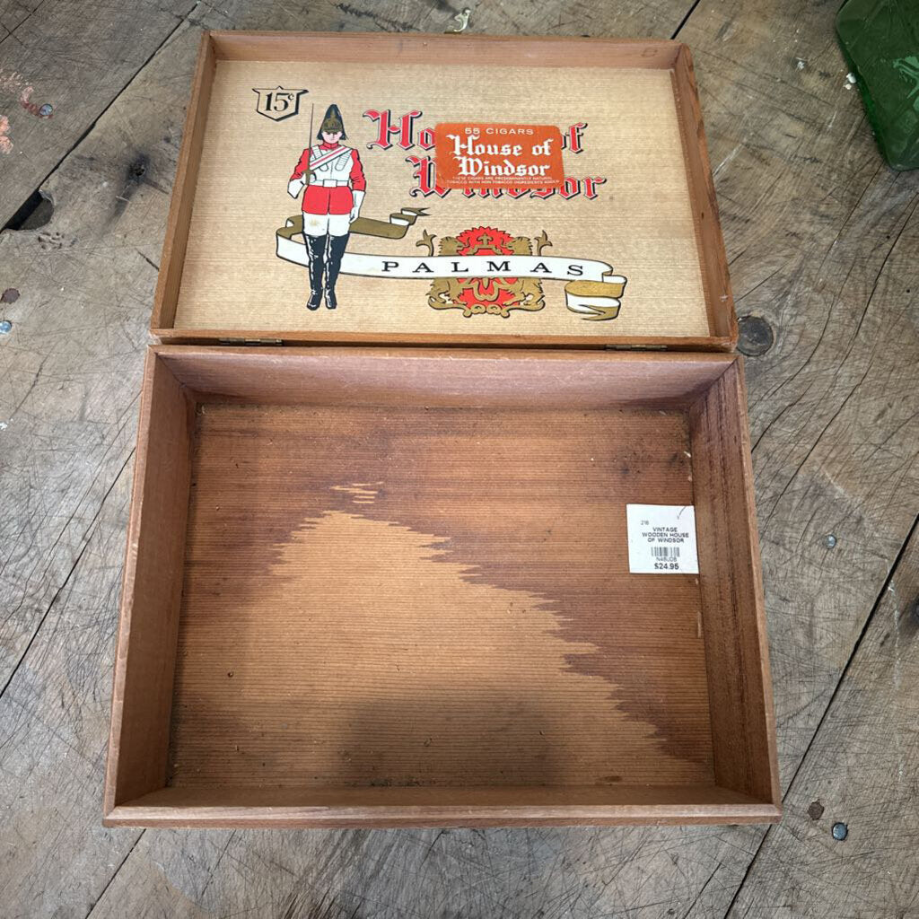 WOODEN HOUSE OF WINDSOR CIGAR BOX