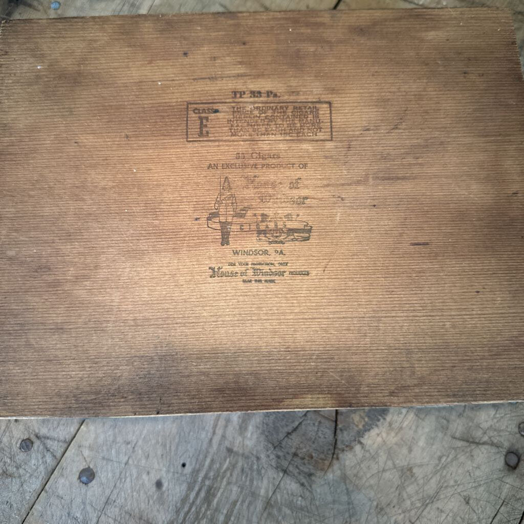 WOODEN HOUSE OF WINDSOR CIGAR BOX