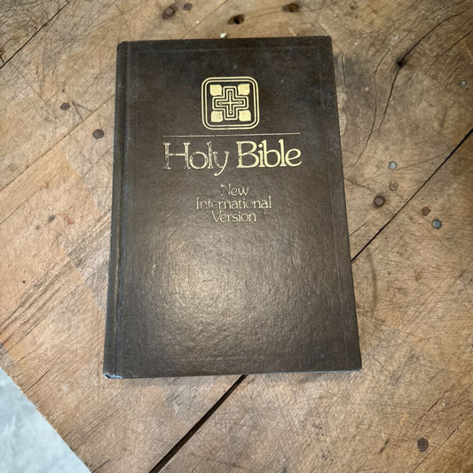 NEW INTERNATIONAL VERSION HOLY BIBLE