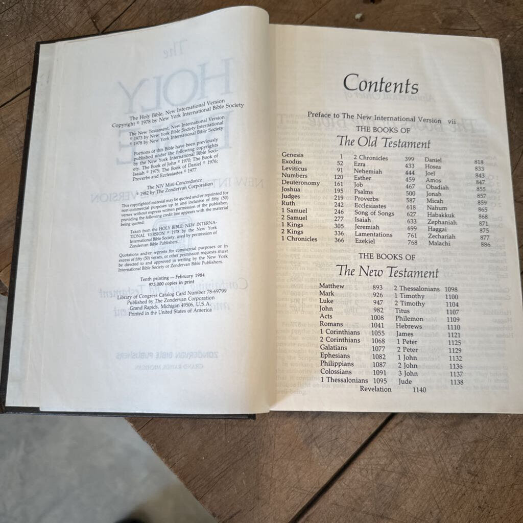 NEW INTERNATIONAL VERSION HOLY BIBLE